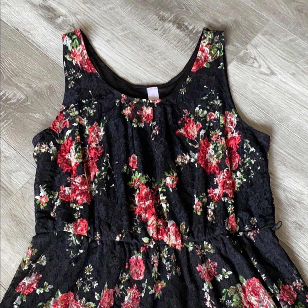 No Boundaries Sleeveless Floral Dress - Picture 4 of 5